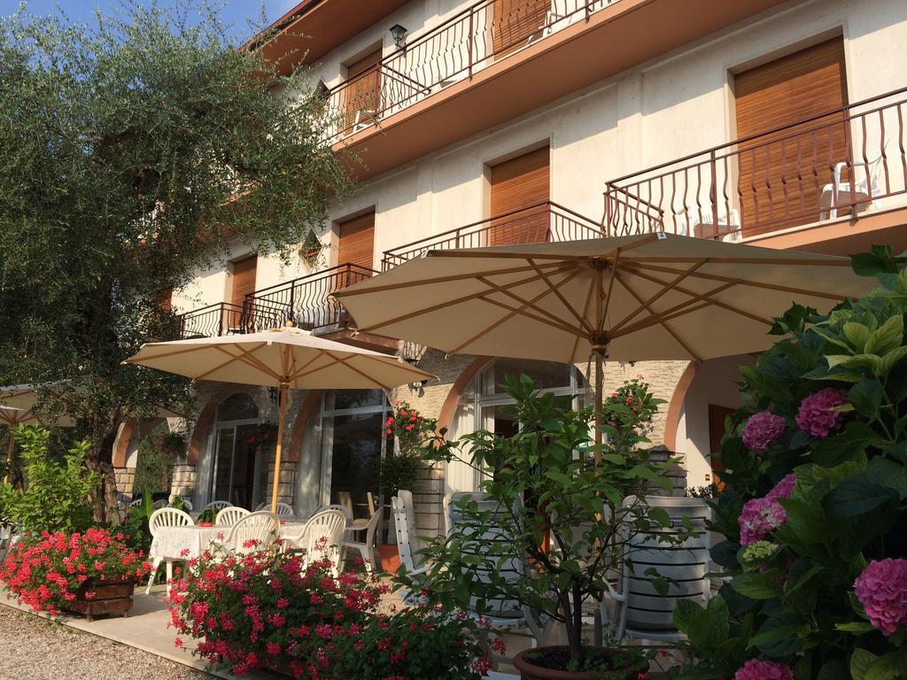 Hotel Zanetti Torri Del Benaco Exterior photo