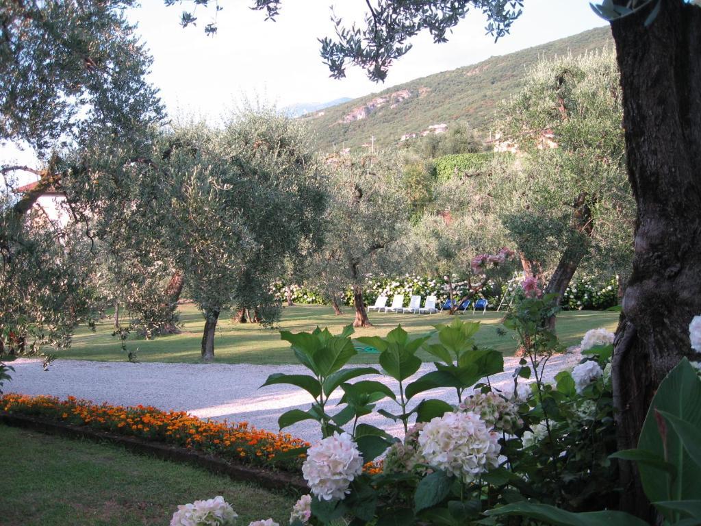 Hotel Zanetti Torri Del Benaco Exterior photo