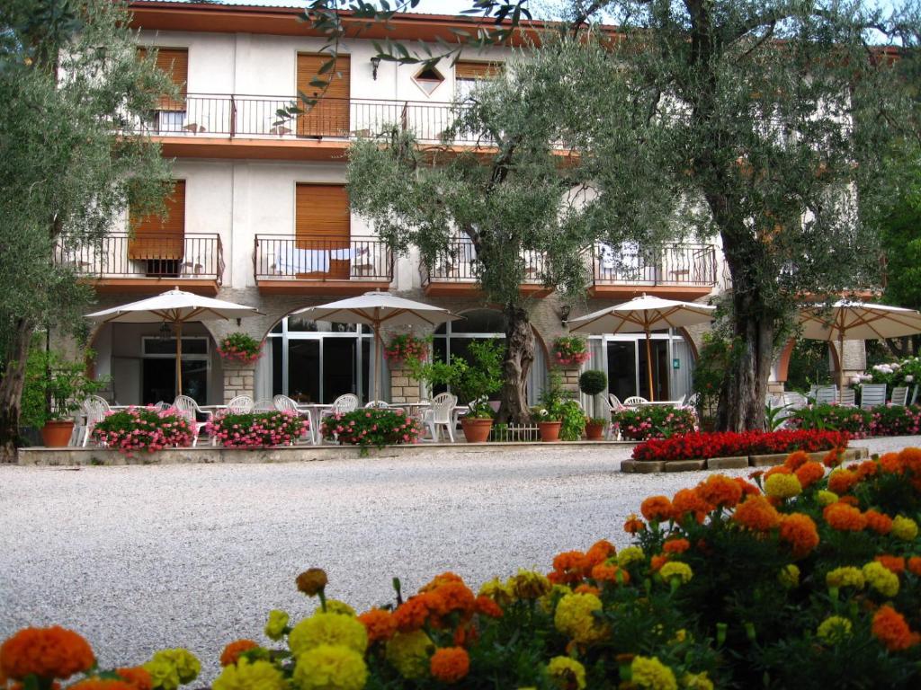 Hotel Zanetti Torri Del Benaco Exterior photo